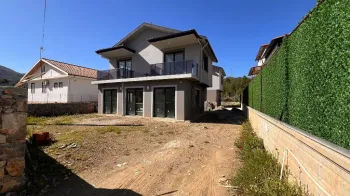 ویلا مدرن مستقل در Uzumlu با باغچه بزرگ